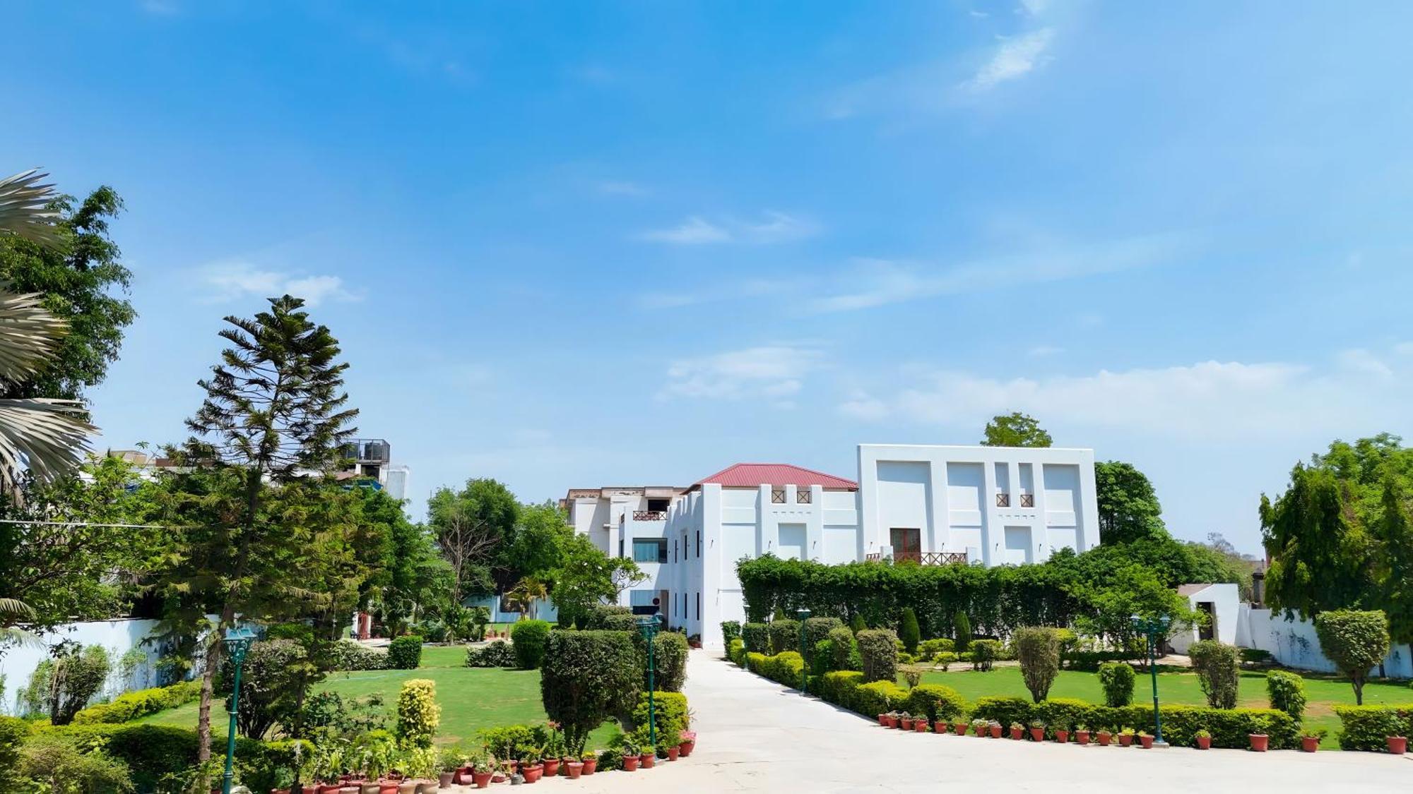 Pink Villa Boutique Hotel มีรัท ภายนอก รูปภาพ