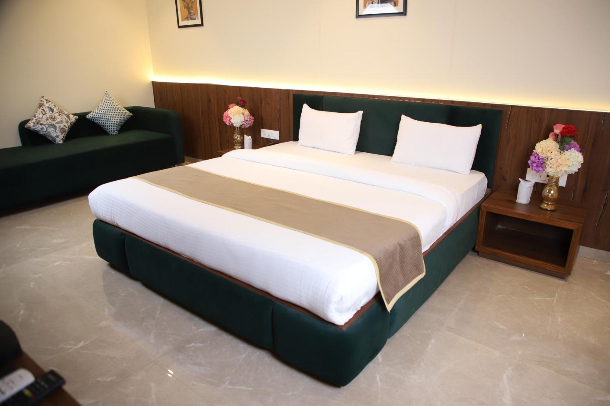 Pink Villa Boutique Hotel มีรัท ภายนอก รูปภาพ