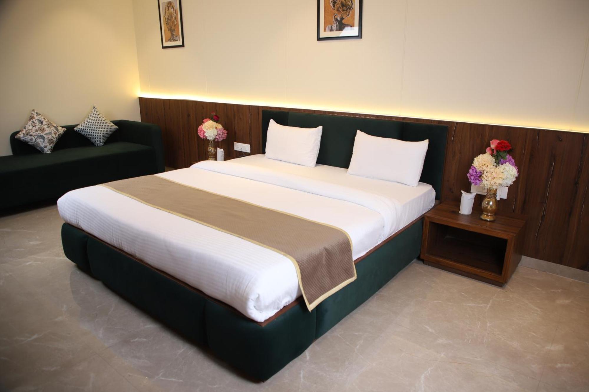 Pink Villa Boutique Hotel มีรัท ภายนอก รูปภาพ