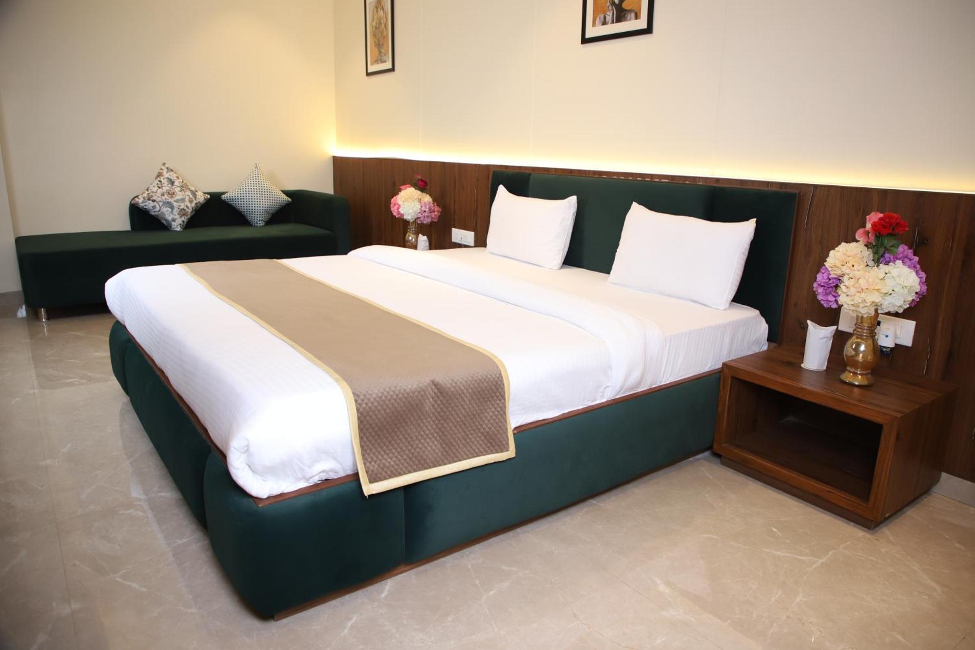 Pink Villa Boutique Hotel มีรัท ภายนอก รูปภาพ