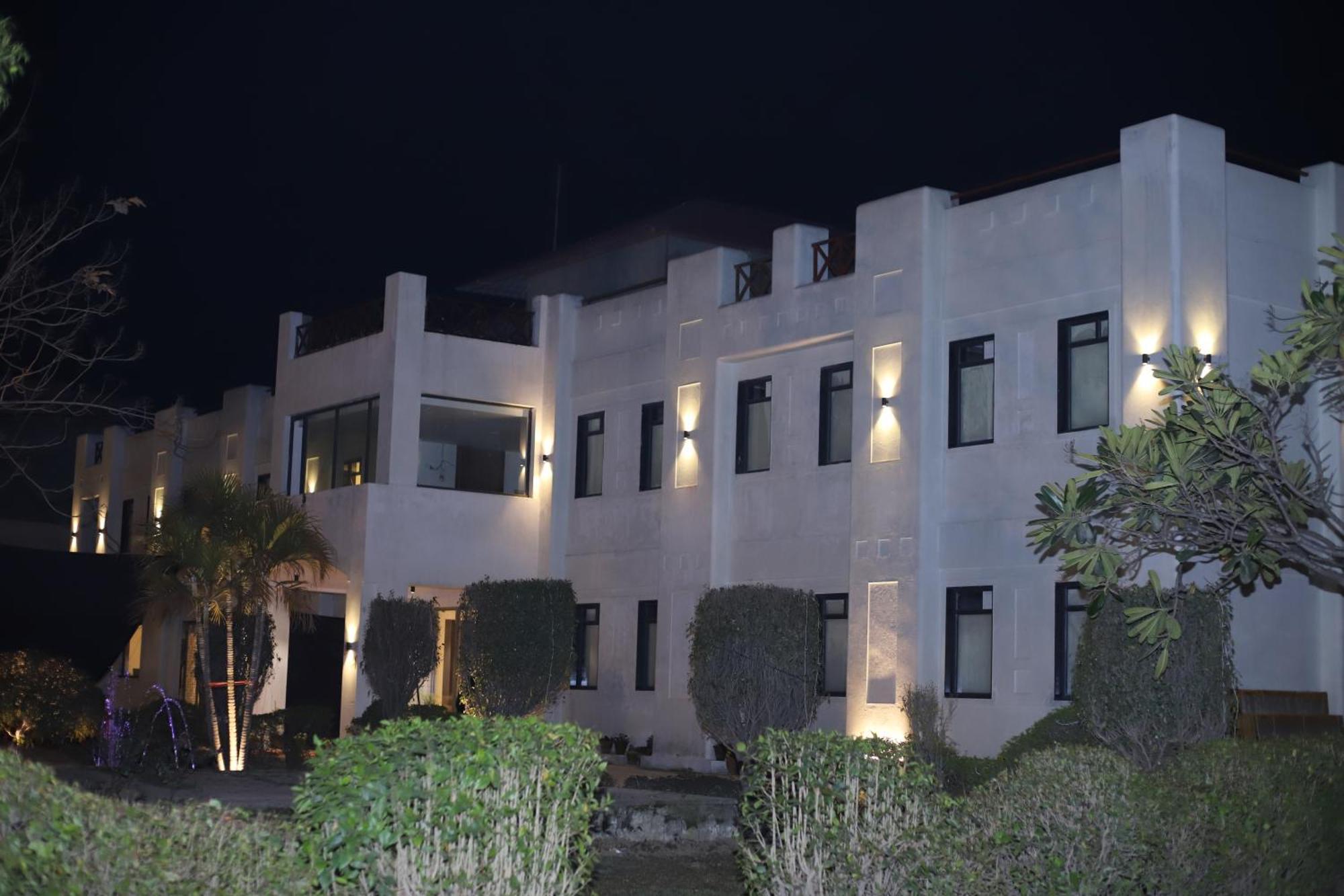 Pink Villa Boutique Hotel มีรัท ภายนอก รูปภาพ